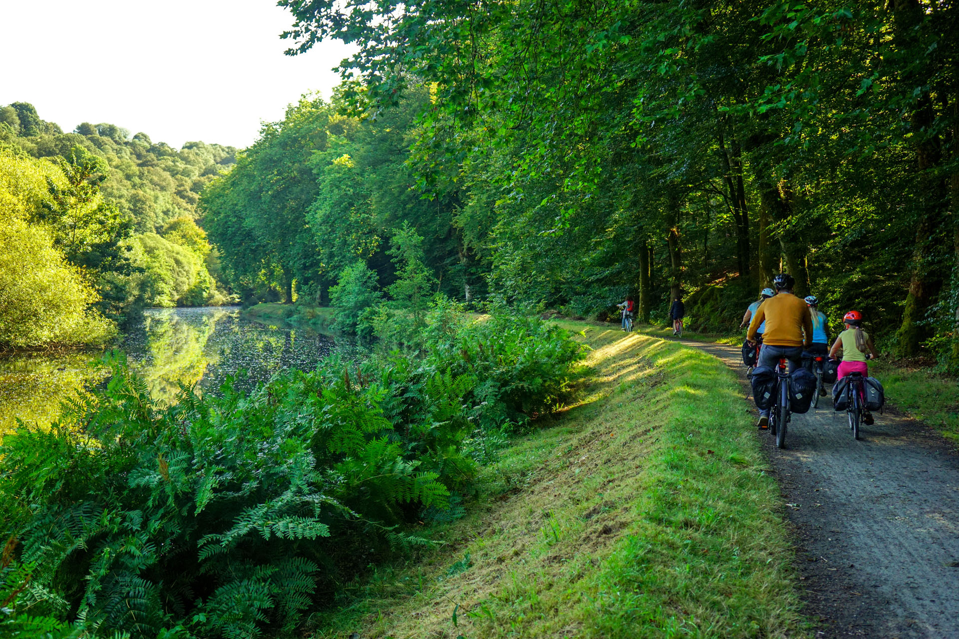 Erovélo 1 La Vélodyssée le long du Canal de nates à Brest